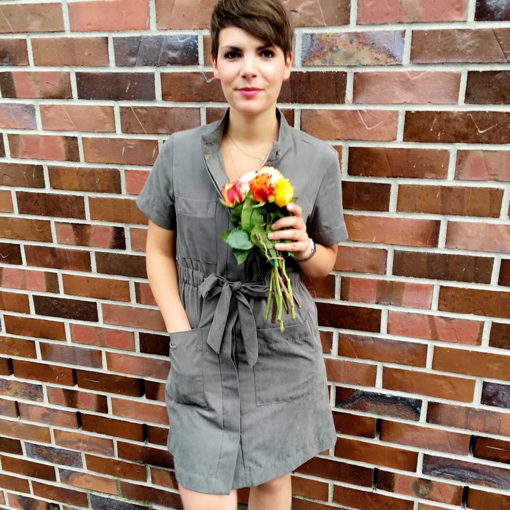 Kleid und Blumen