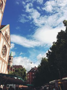 Samstag Morgen Markt und Blumen