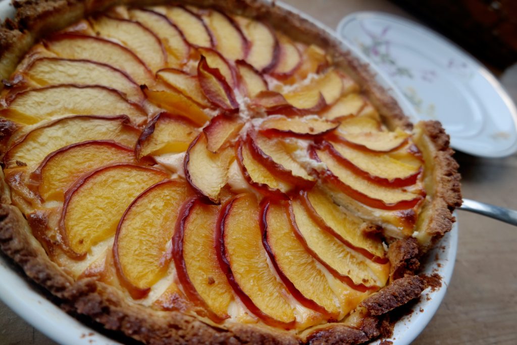 Frische Nektarinen Tarte - LILA + GLÜCKLICH