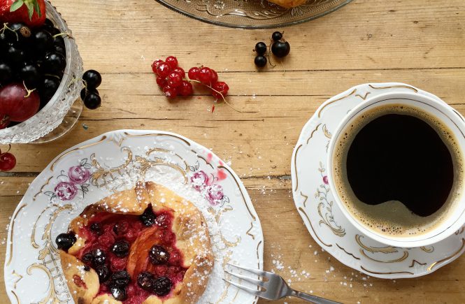 Aprikosen-Beeren-Tarelettes