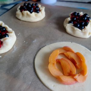 Aprikosen-Beeren-Tarelettes