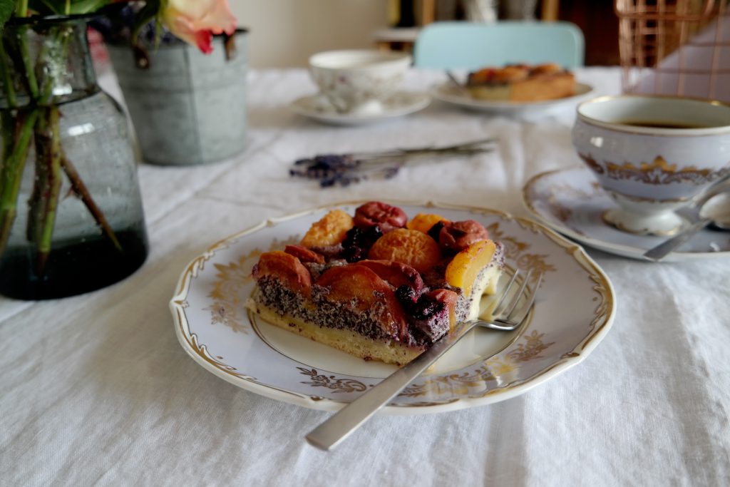 Hefeteig mit Mohn und Obst