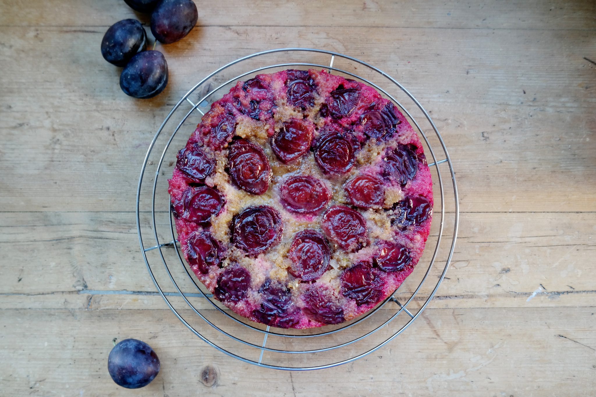 Polenta Kuchen mit Zwetschgen - LILA + GLÜCKLICH