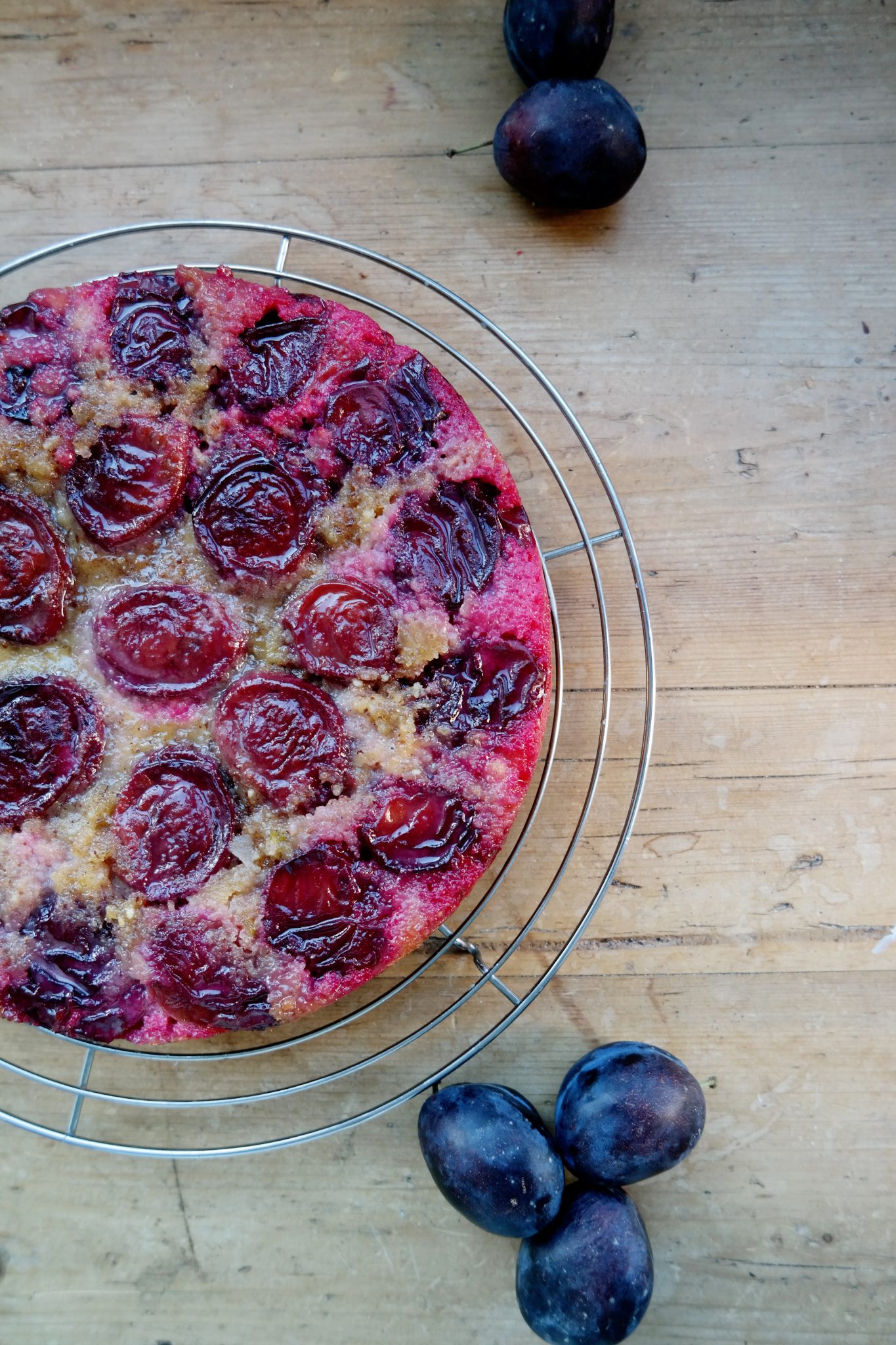 Polenta Kuchen mit Zwetschgen - LILA + GLÜCKLICH