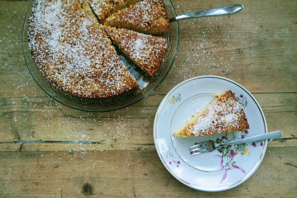Gestürzter Ananas-Kokos Kuchen - LILA + GLÜCKLICH